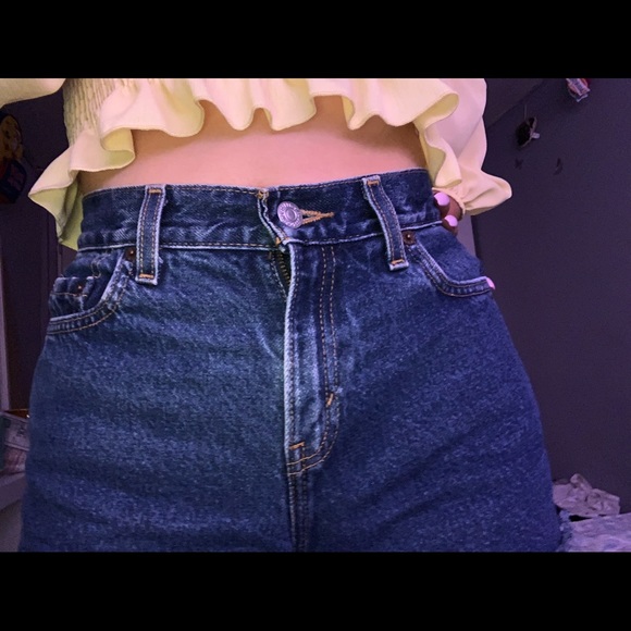 Vintage Levi Shorts - Picture 3 of 3